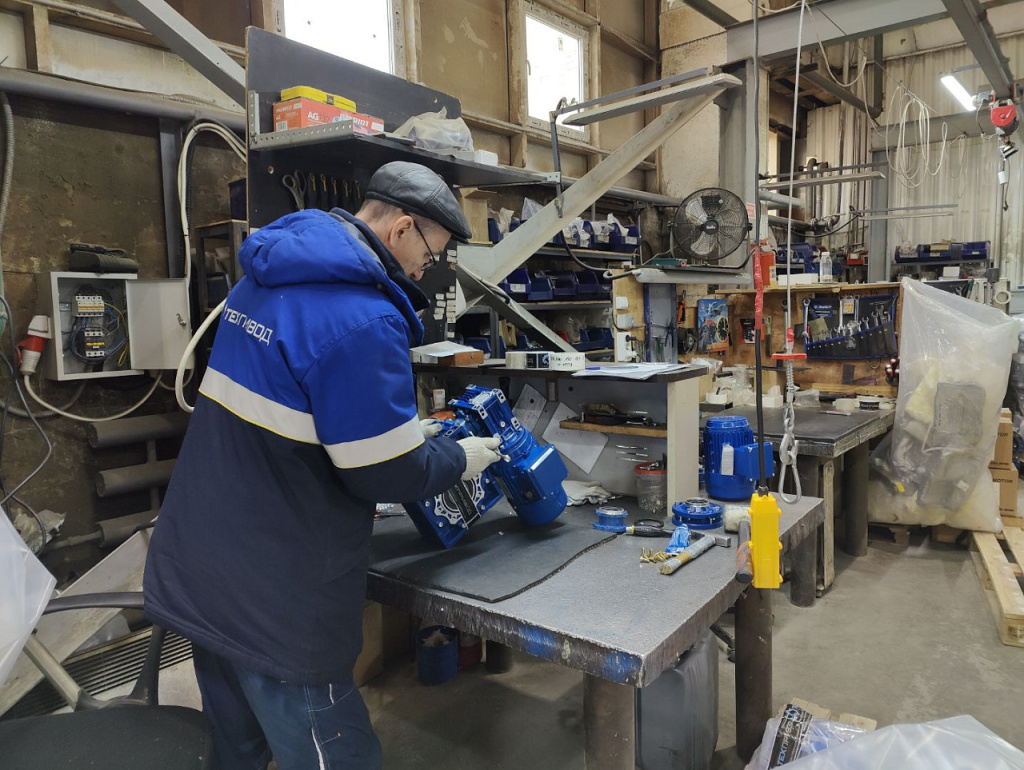 Техническое обслуживание мотор-редуктора: как обеспечить надежность и избежать простоев.