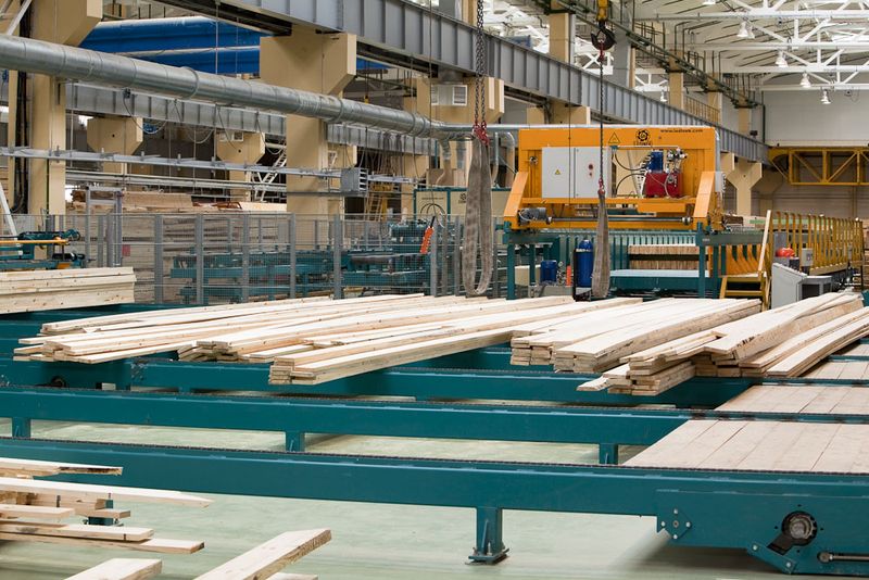 Подобрали коническо-цилиндрические мотор-редукторы для пилорамы