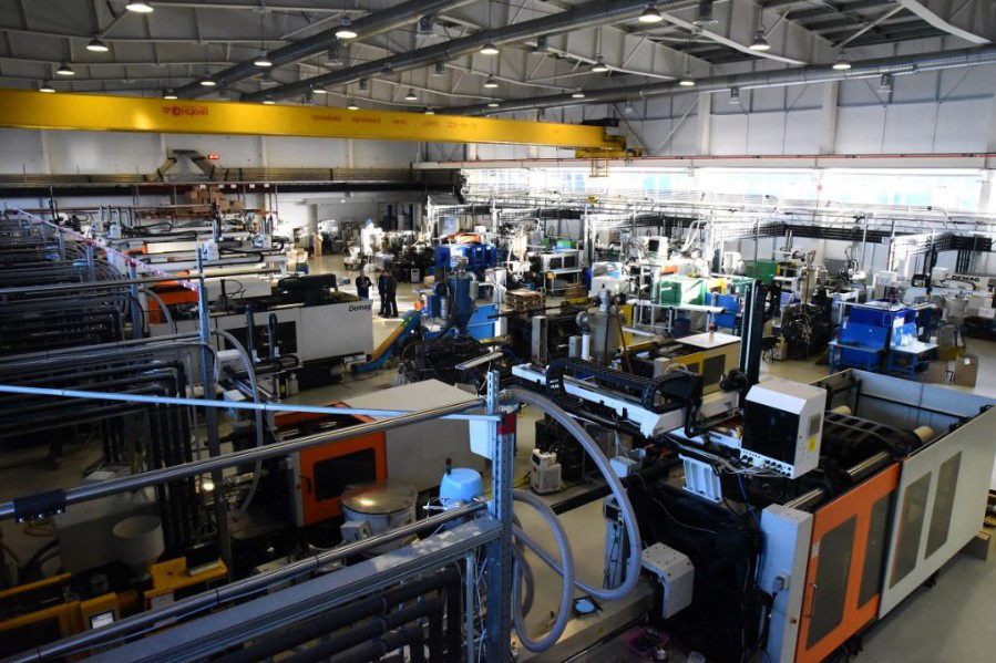 Помогли заводу пластмассовых изделий избежать простоев.