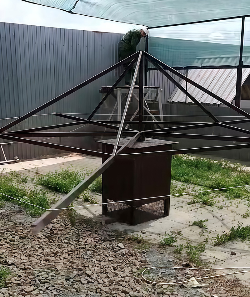 Мотор-редуктор для карусели, используемой в тренировке собак.